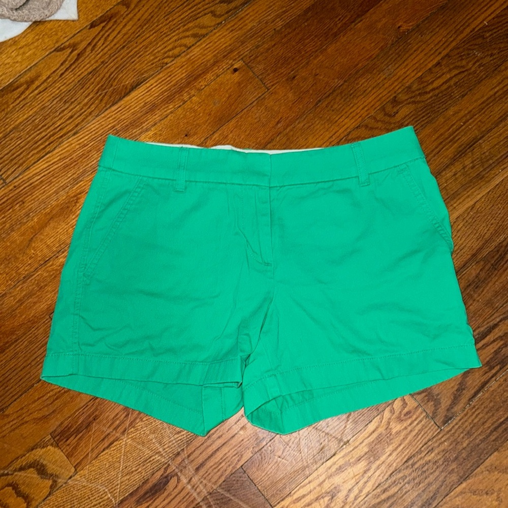 LIKE NEW!! J. Crew 5” Chino Shorts, Size 6 in Kelly Green.